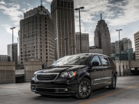 Chrysler Town&Country photo