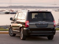 Chrysler Town&Country photo
