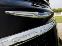 Chrysler Town&Country photo